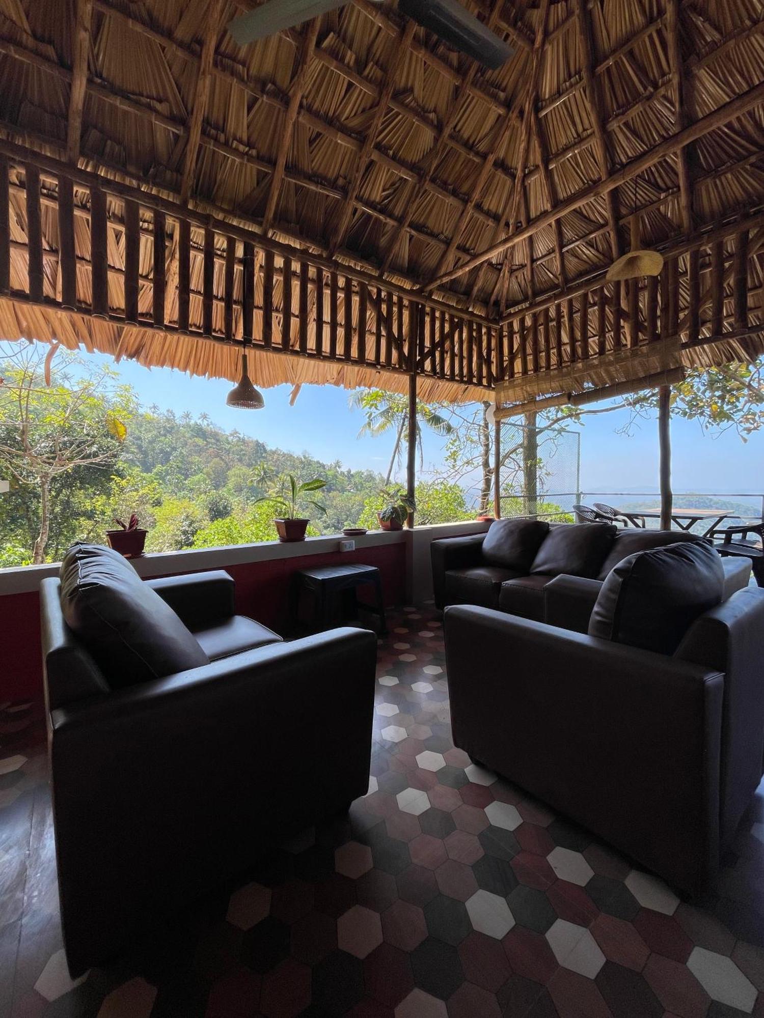Sunset Valley Kerala Pool Resort - Serene Natural Forest Cottage Stay In Idukki With Sunrise & Sunset Panoramas, Natural Streams & Tranquil Summer Evenings Pīrmed Eksteriør billede