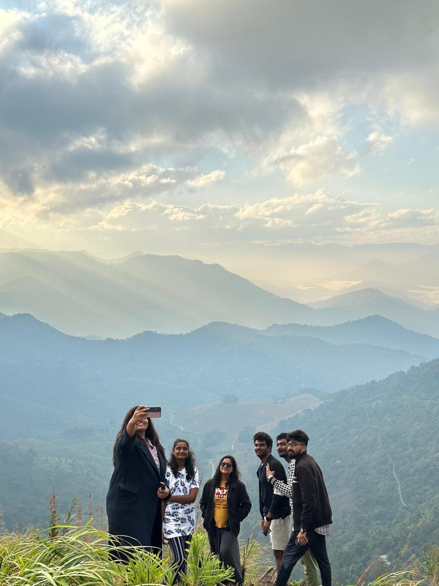 Sunset Valley Kerala Pool Resort - Serene Natural Forest Cottage Stay In Idukki With Sunrise & Sunset Panoramas, Natural Streams & Tranquil Summer Evenings Pīrmed Eksteriør billede