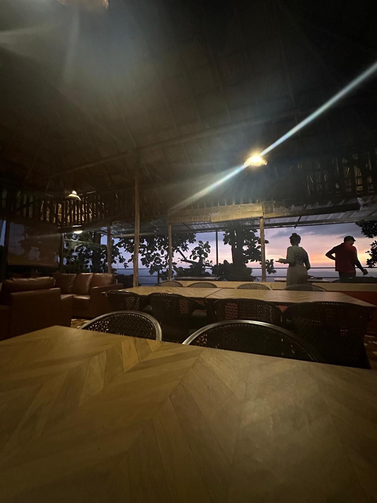 Sunset Valley Kerala Pool Resort - Serene Natural Forest Cottage Stay In Idukki With Sunrise & Sunset Panoramas, Natural Streams & Tranquil Summer Evenings Pīrmed Eksteriør billede