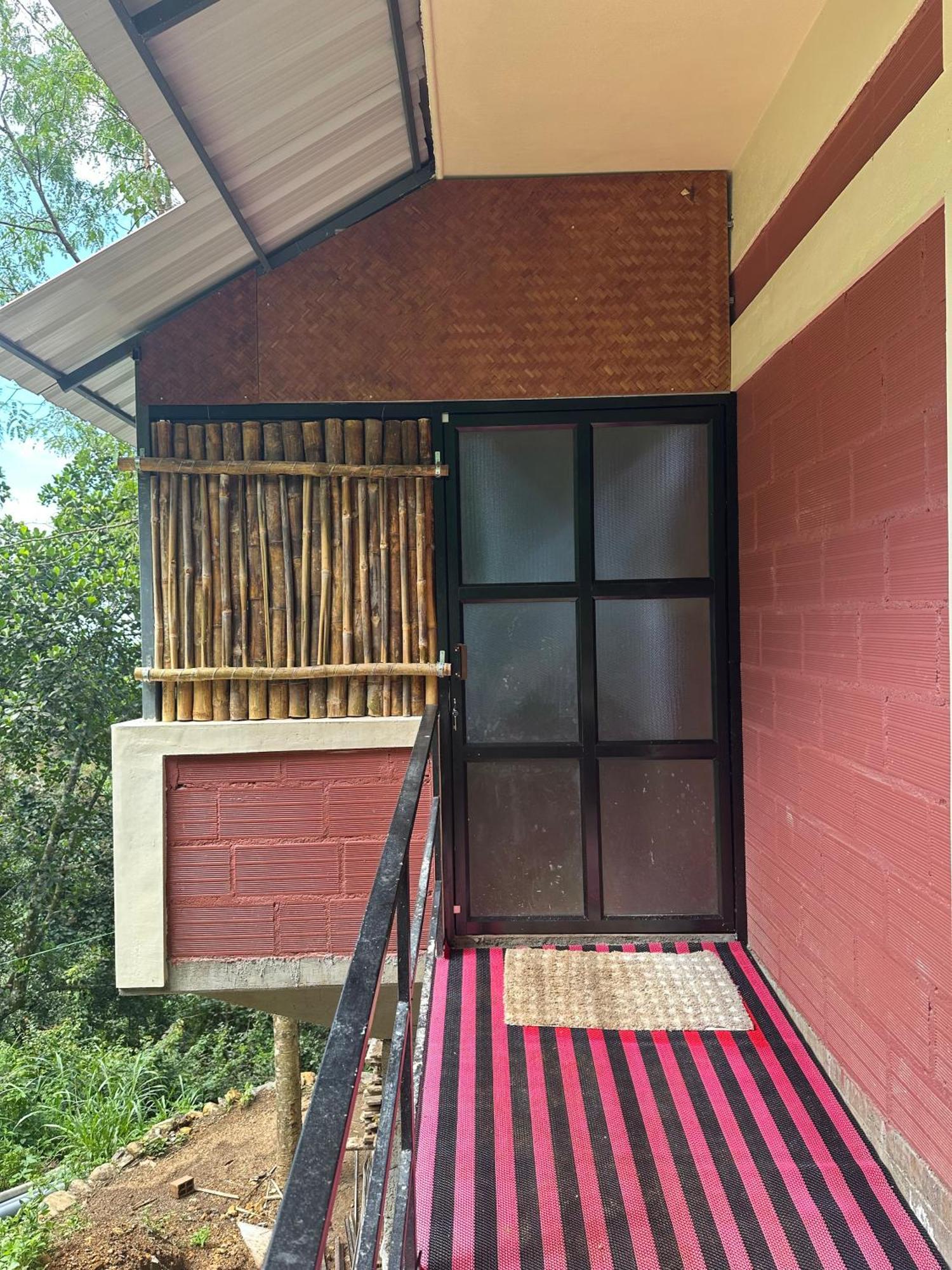 Sunset Valley Kerala Pool Resort - Serene Natural Forest Cottage Stay In Idukki With Sunrise & Sunset Panoramas, Natural Streams & Tranquil Summer Evenings Pīrmed Eksteriør billede