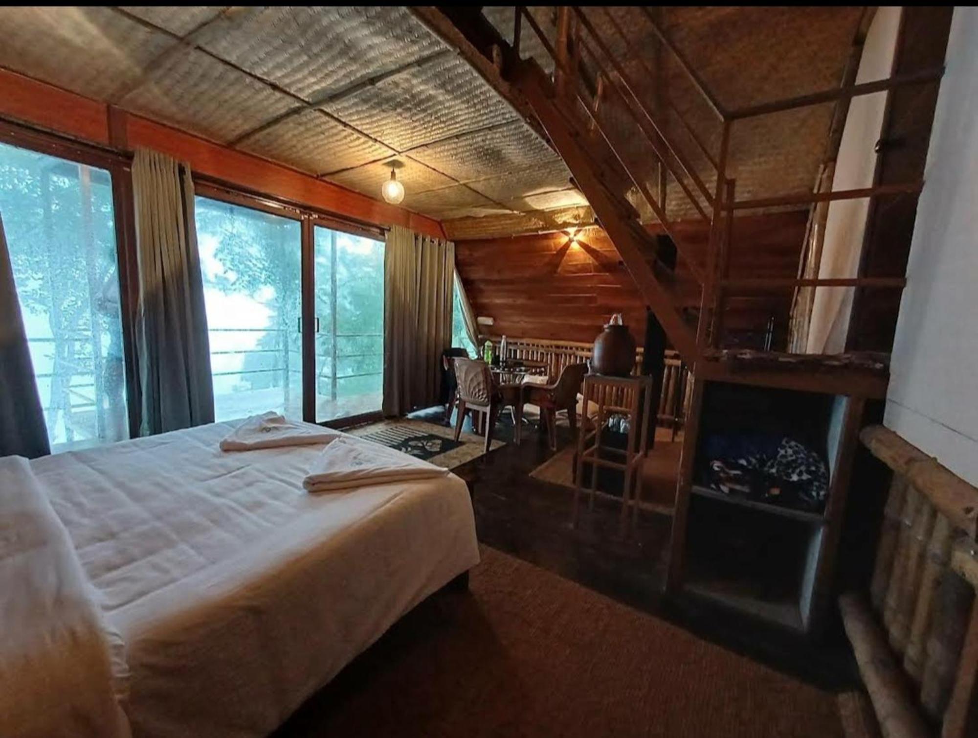 Sunset Valley Kerala Pool Resort - Serene Natural Forest Cottage Stay In Idukki With Sunrise & Sunset Panoramas, Natural Streams & Tranquil Summer Evenings Pīrmed Eksteriør billede