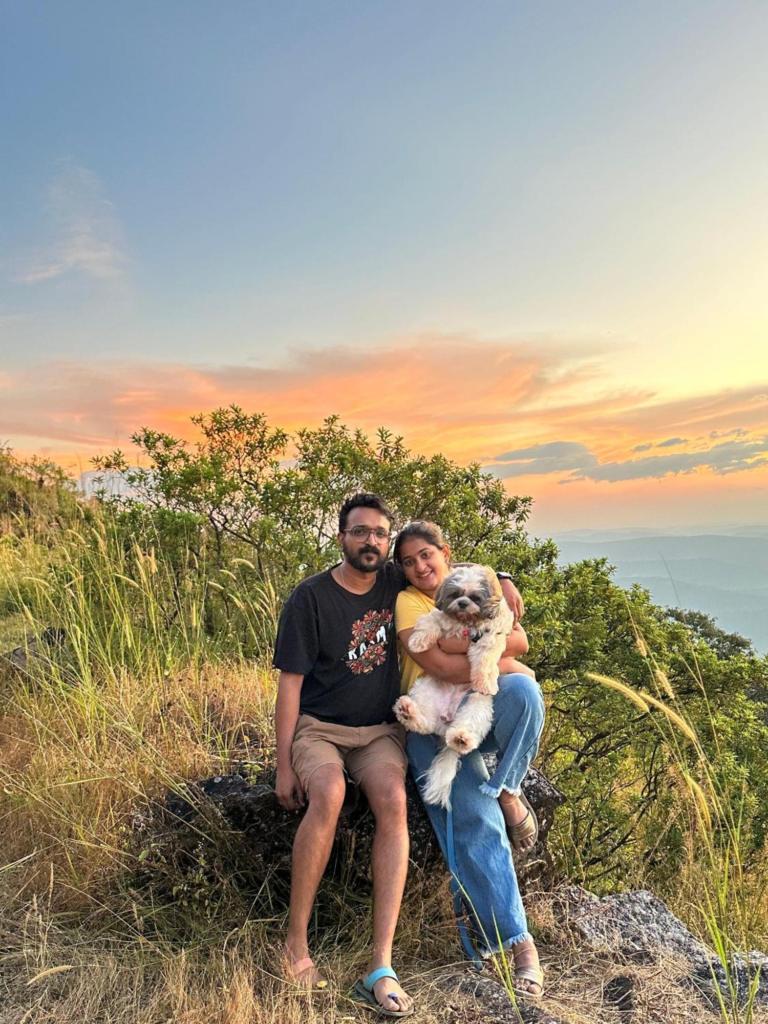 Sunset Valley Kerala Pool Resort - Serene Natural Forest Cottage Stay In Idukki With Sunrise & Sunset Panoramas, Natural Streams & Tranquil Summer Evenings Pīrmed Eksteriør billede