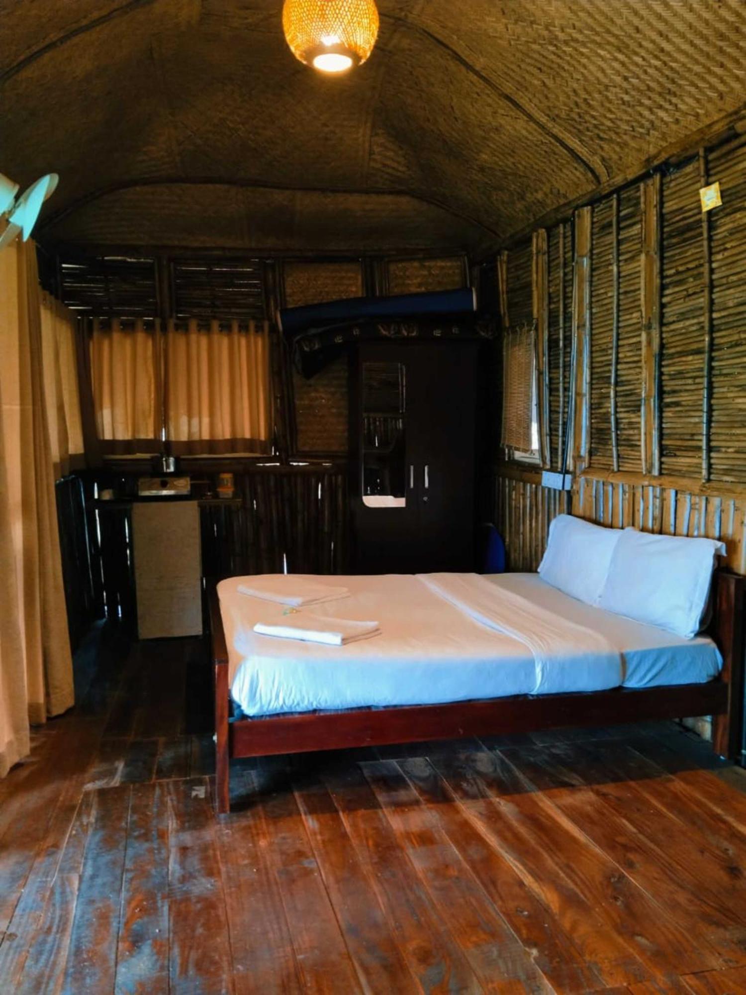 Sunset Valley Kerala Pool Resort - Serene Natural Forest Cottage Stay In Idukki With Sunrise & Sunset Panoramas, Natural Streams & Tranquil Summer Evenings Pīrmed Eksteriør billede