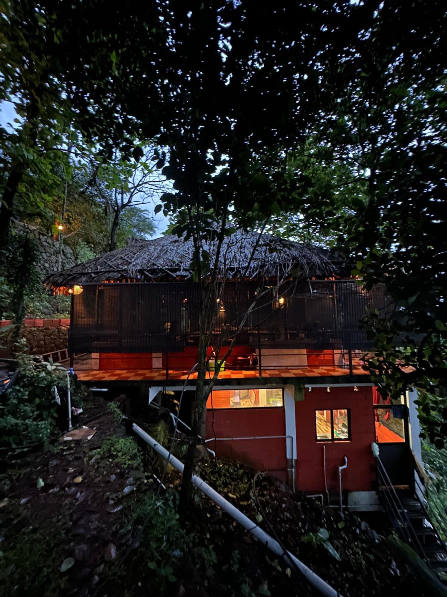 Sunset Valley Kerala Pool Resort - Serene Natural Forest Cottage Stay In Idukki With Sunrise & Sunset Panoramas, Natural Streams & Tranquil Summer Evenings Pīrmed Eksteriør billede
