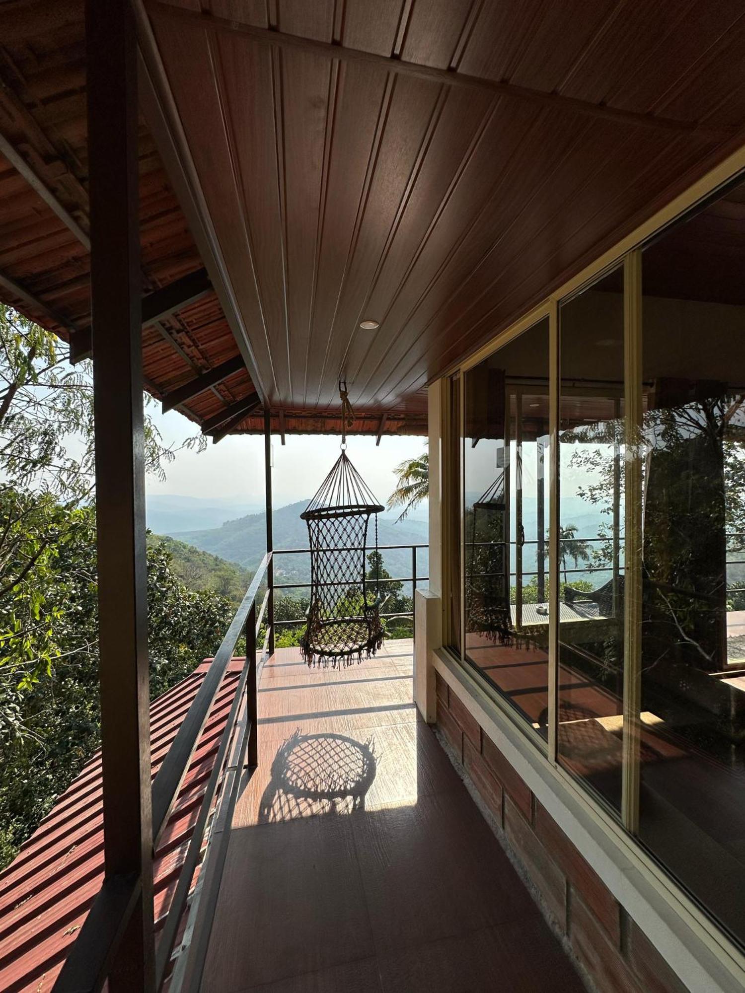 Sunset Valley Kerala Pool Resort - Serene Natural Forest Cottage Stay In Idukki With Sunrise & Sunset Panoramas, Natural Streams & Tranquil Summer Evenings Pīrmed Eksteriør billede