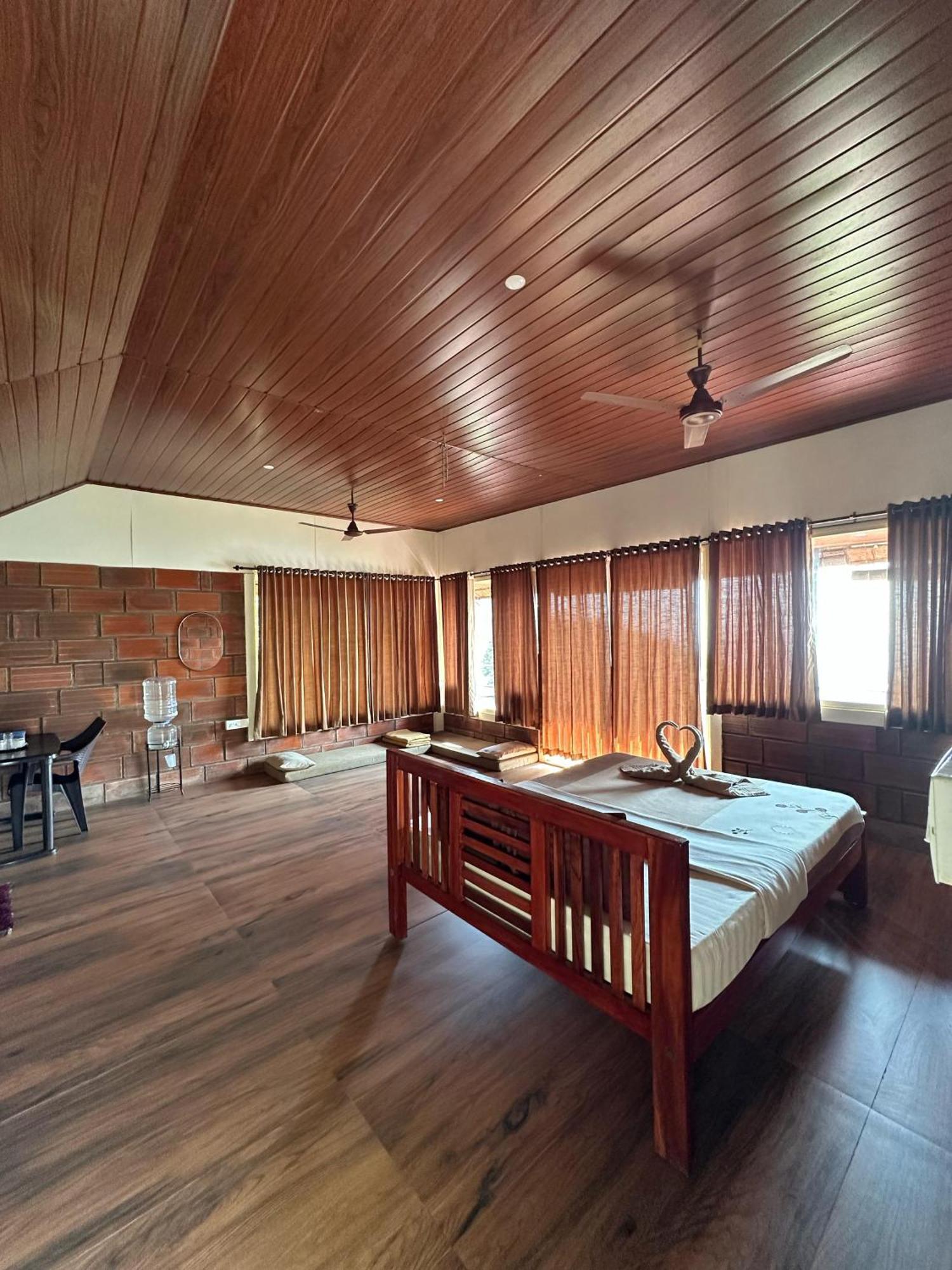 Sunset Valley Kerala Pool Resort - Serene Natural Forest Cottage Stay In Idukki With Sunrise & Sunset Panoramas, Natural Streams & Tranquil Summer Evenings Pīrmed Eksteriør billede