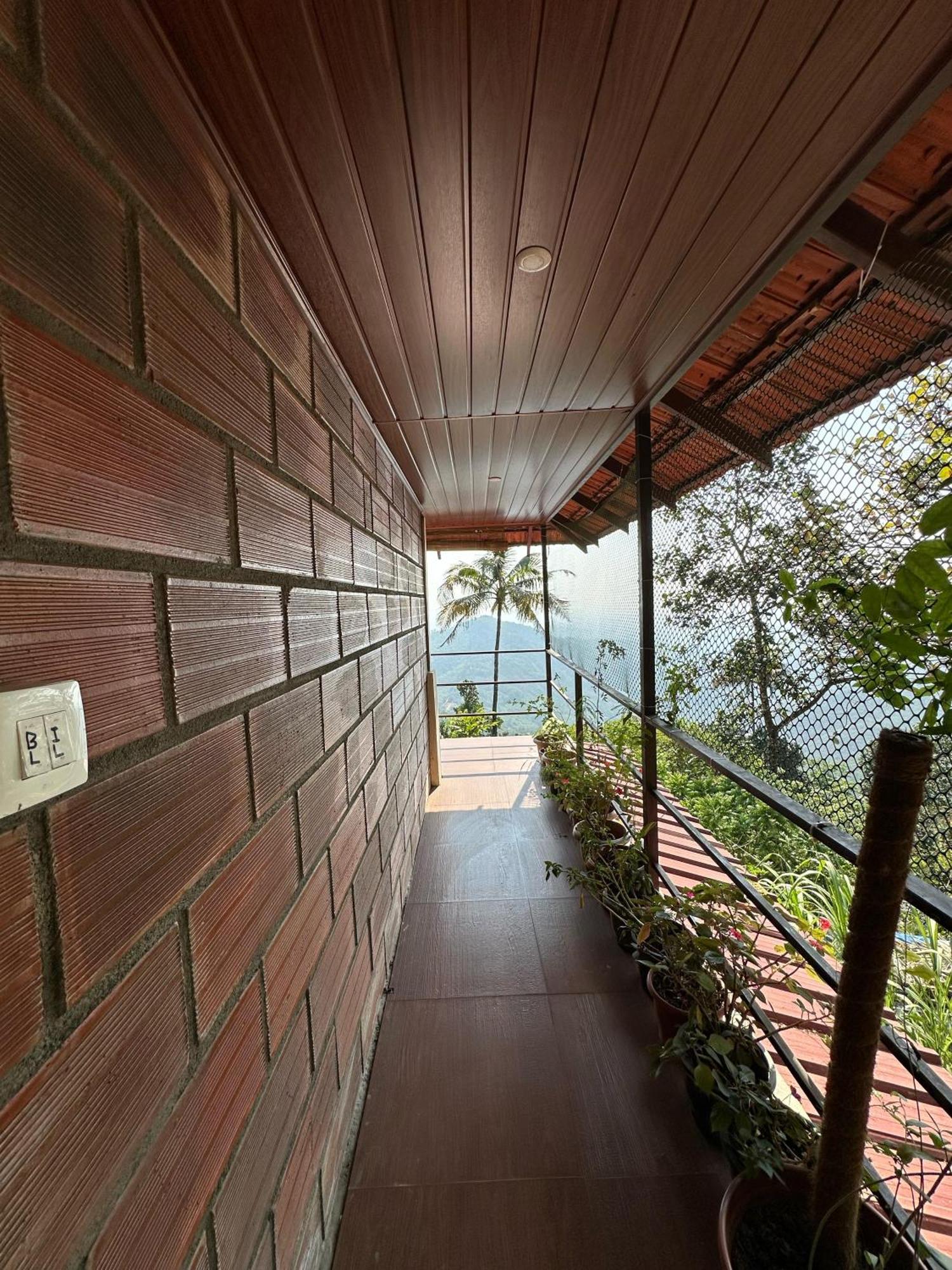 Sunset Valley Kerala Pool Resort - Serene Natural Forest Cottage Stay In Idukki With Sunrise & Sunset Panoramas, Natural Streams & Tranquil Summer Evenings Pīrmed Eksteriør billede
